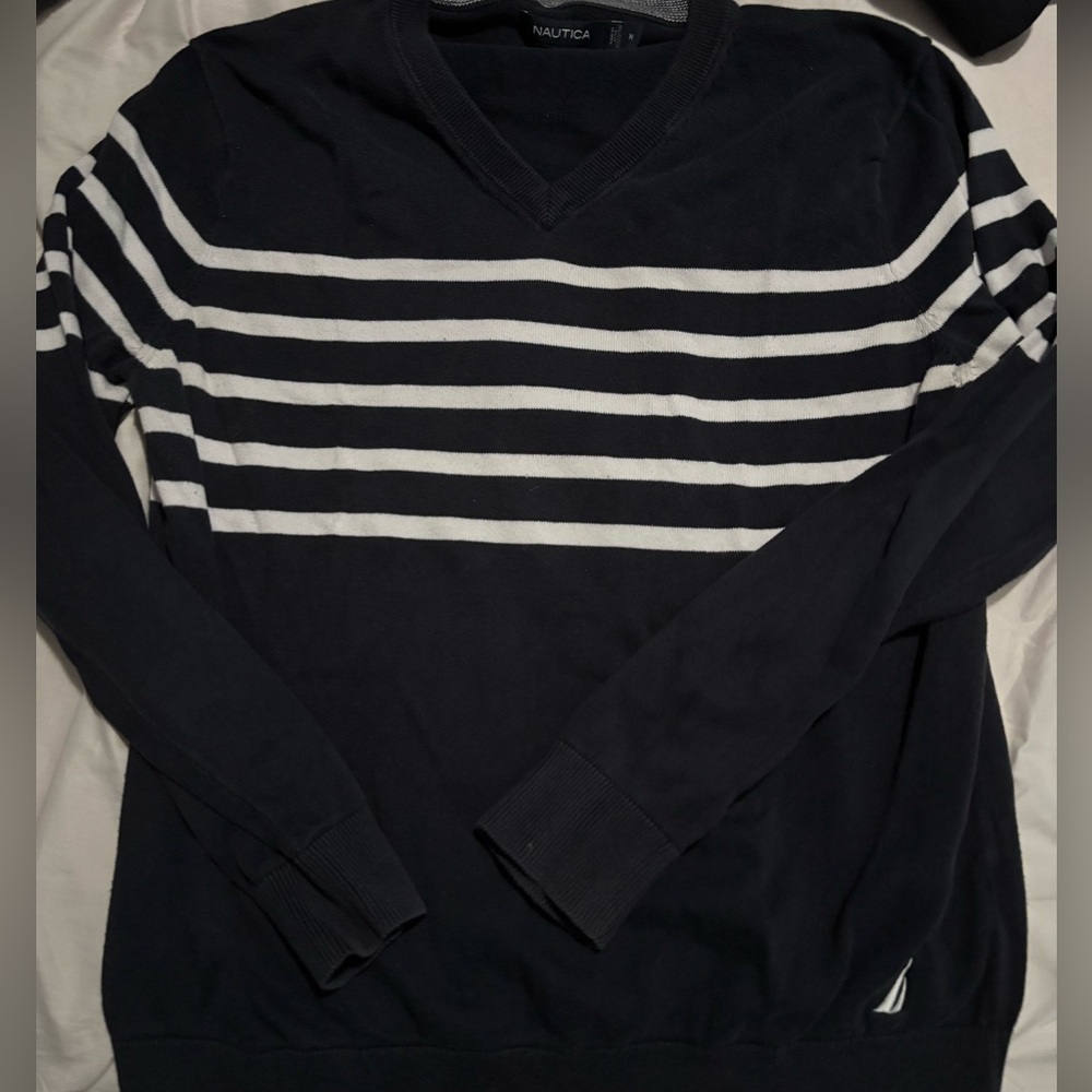 Náutica Men’s Sweater
Size medium